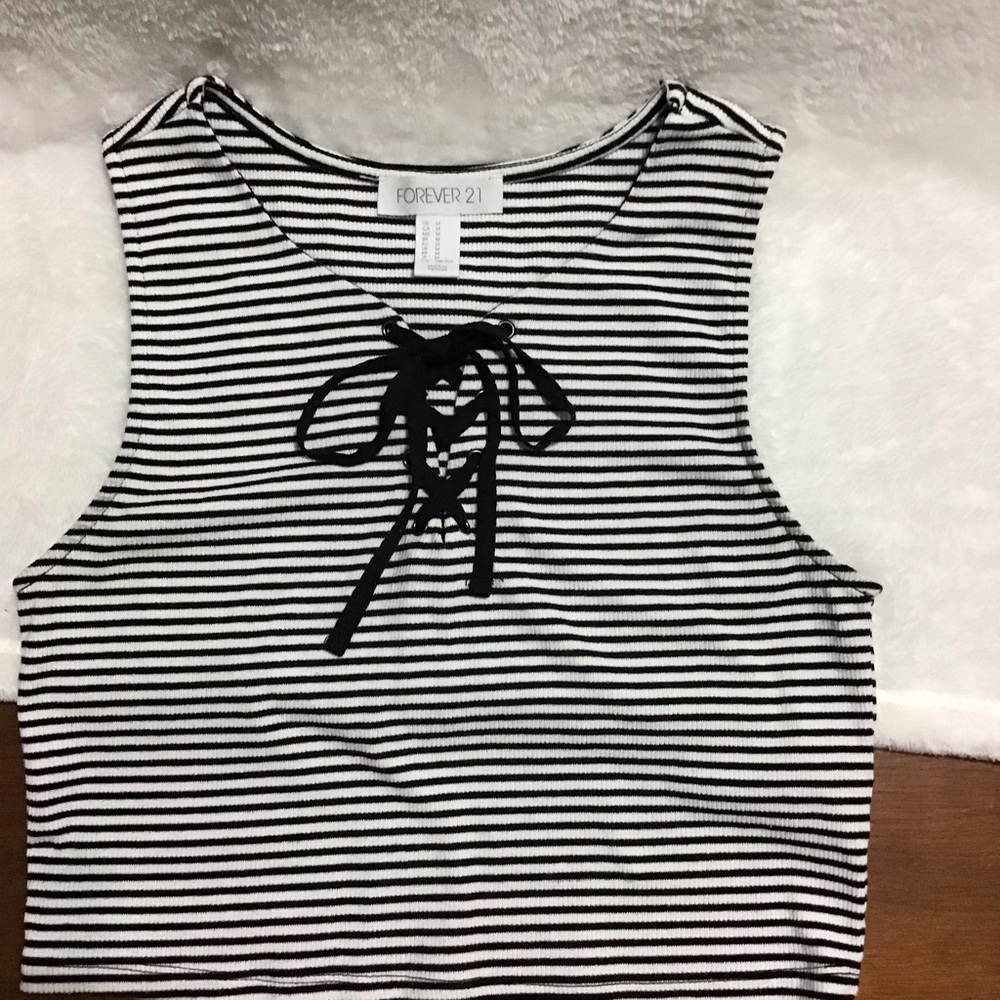 Forever 21 Mid Rib Crop Top - Picture 2 of 4